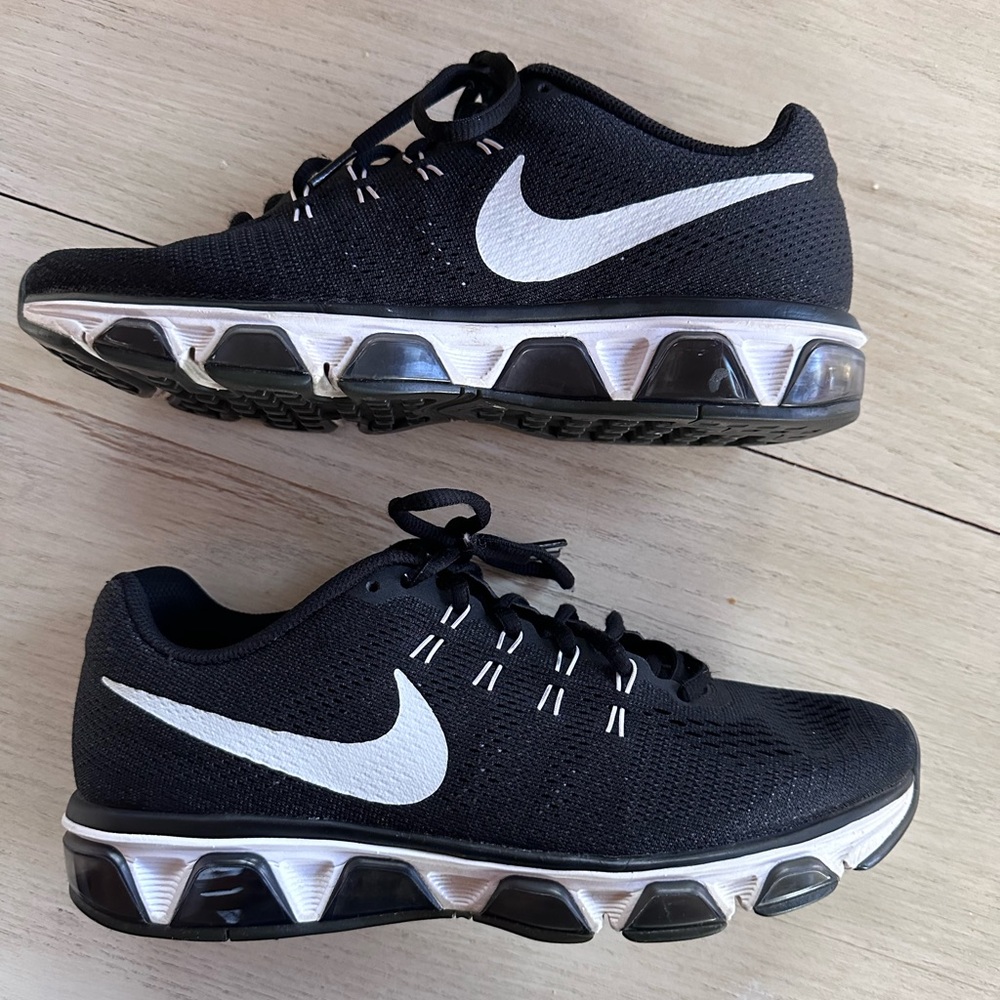 Women’s Nike Tailwind 8